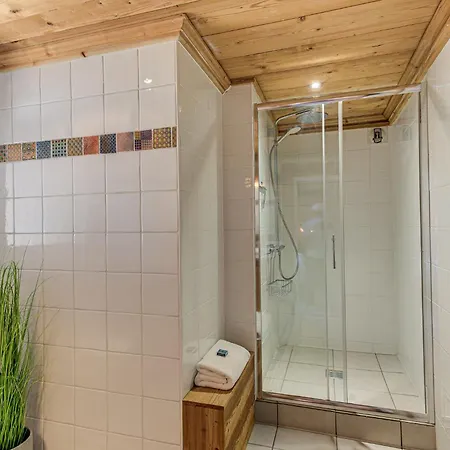 Apartment Soleil, Alpes Travel, Argentiere, Sleeps 9 Chamonix